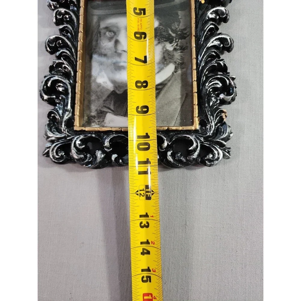 Vintage 3D Lenticular Portrait Picture in Ornate Black & Sliver Baroque Frame
